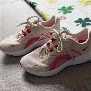 Nike React escape rn Women's Cream and Pink Sneakers
